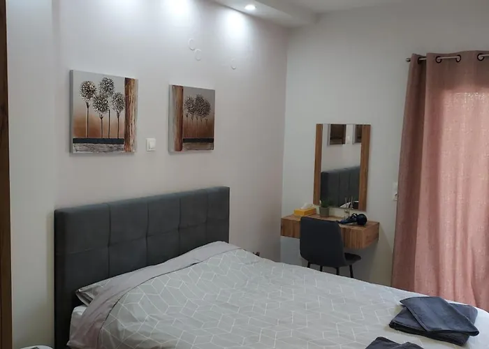 Elena's Place, Free Parking!!! *