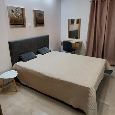 Elena's Place, Free Parking!!! Peraía