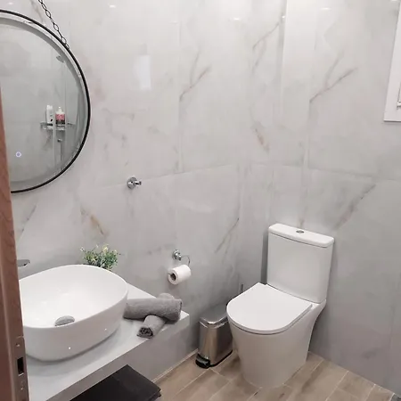 Elena's Place, Free Parking!!! Peraía