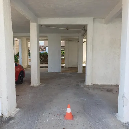 Elena's Place, Free Parking!!! *